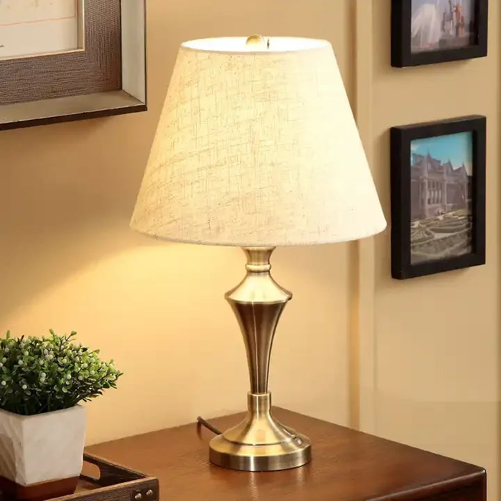 Elegant Vintage Table Lamp – Classic Design for Home & Office